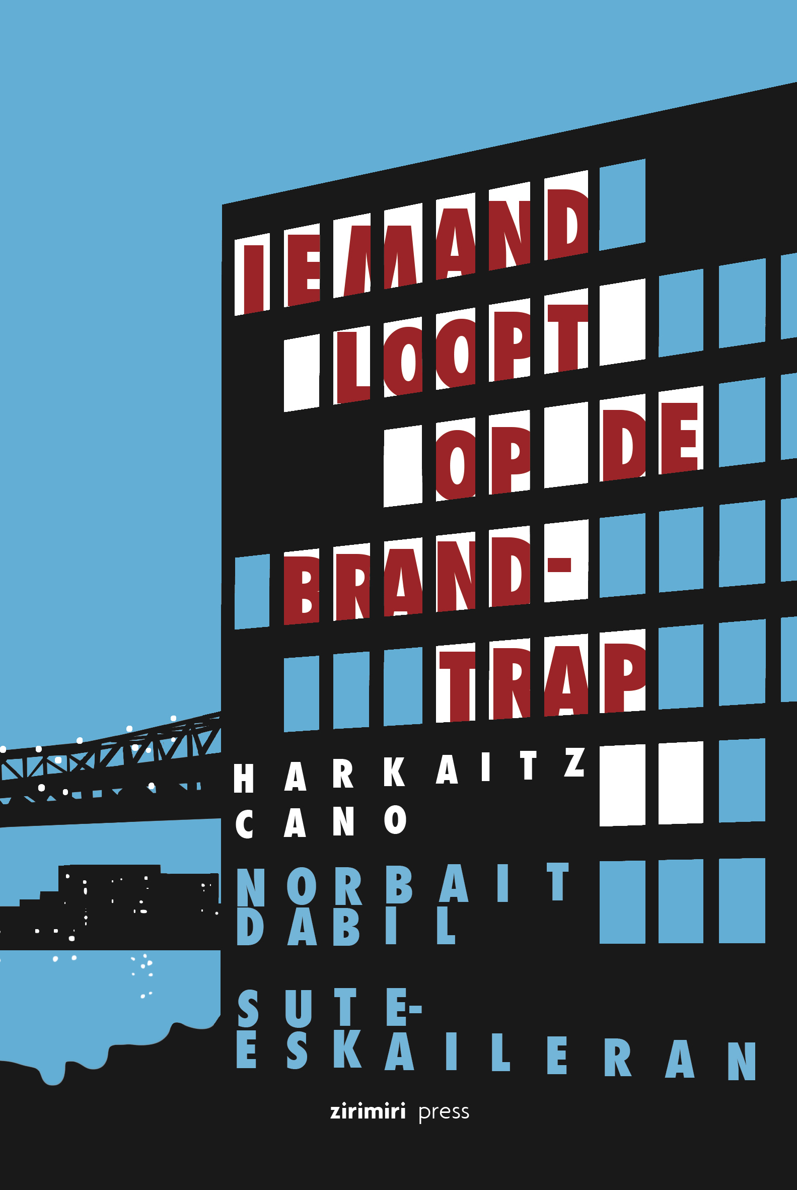 Iemand loopt op de brandtrap